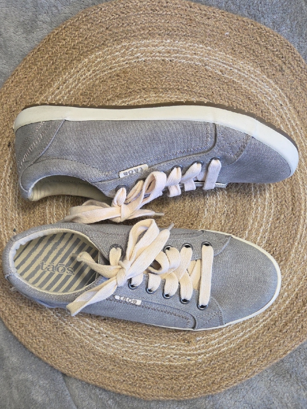 Taos Footwear Women's Light Gray Canvas Lace-Up Sneakers Womens Size 7